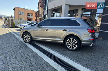 Внедорожник / Кроссовер Audi Q7 2016 в 