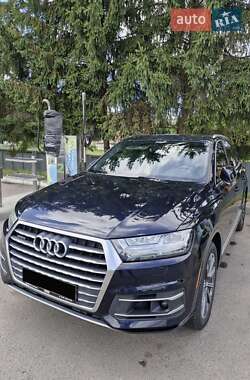 Внедорожник / Кроссовер Audi Q7 2016 в 