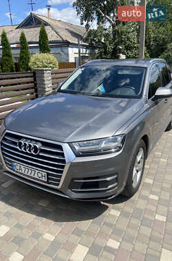 Внедорожник / Кроссовер Audi Q7 2017 в 