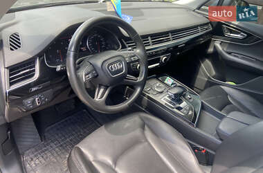 Внедорожник / Кроссовер Audi Q7 2017 в 