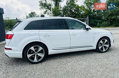Внедорожник / Кроссовер Audi Q7 2017 в 