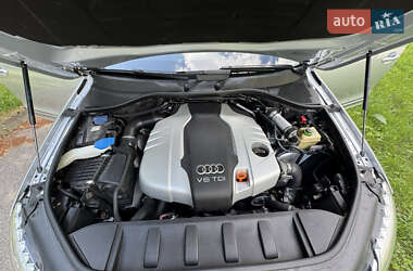 Позашляховик / Кросовер Audi Q7 2013 в 