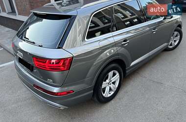 Позашляховик / Кросовер Audi Q7 2015 в 