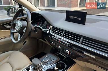 Позашляховик / Кросовер Audi Q7 2015 в 