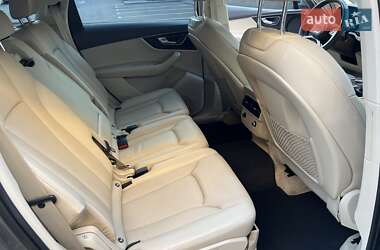 Позашляховик / Кросовер Audi Q7 2015 в 