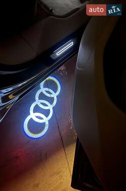 Позашляховик / Кросовер Audi Q7 2015 в 