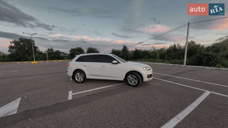 Позашляховик / Кросовер Audi Q7 2017 в Чернівцях