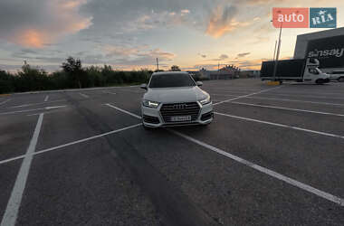 Внедорожник / Кроссовер Audi Q7 2017 в 