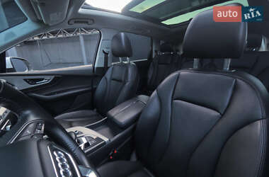 Внедорожник / Кроссовер Audi Q7 2017 в 