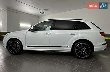 Внедорожник / Кроссовер Audi Q7 2020 в 