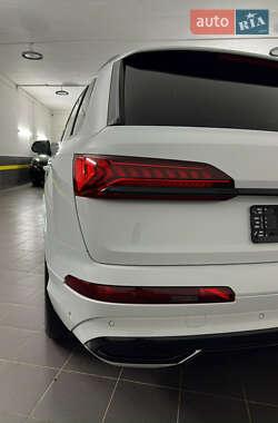 Внедорожник / Кроссовер Audi Q7 2020 в 