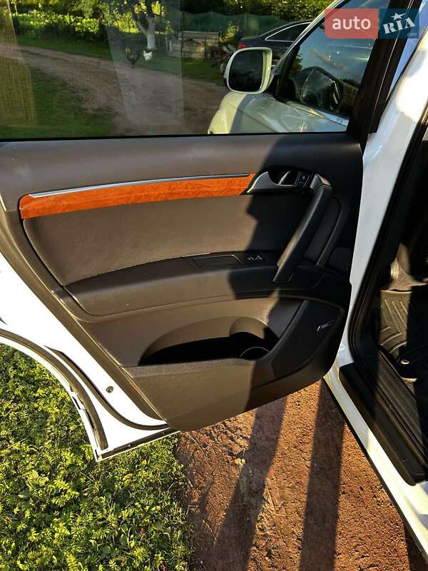 Внедорожник / Кроссовер Audi Q7 2013 в Нововолынске