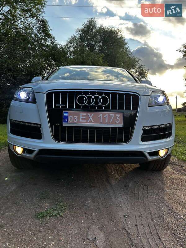 Внедорожник / Кроссовер Audi Q7 2013 в Нововолынске
