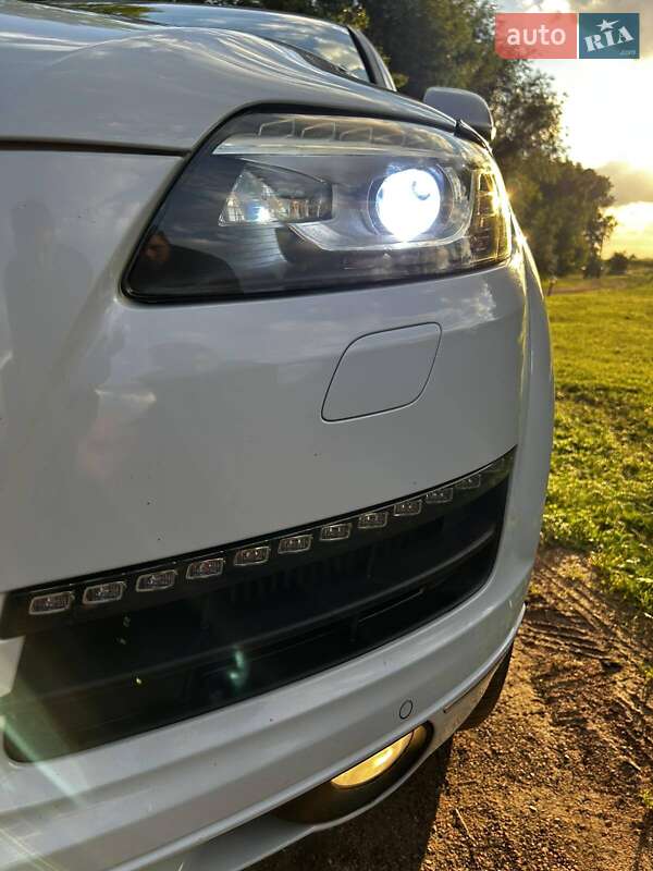 Внедорожник / Кроссовер Audi Q7 2013 в Нововолынске