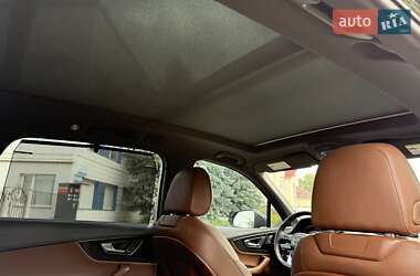 Позашляховик / Кросовер Audi Q7 2017 в 