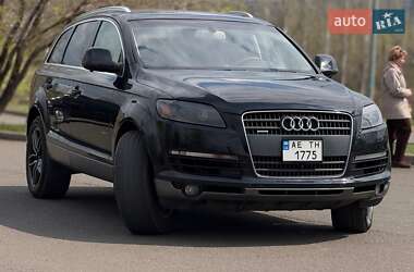 Внедорожник / Кроссовер Audi Q7 2007 в 