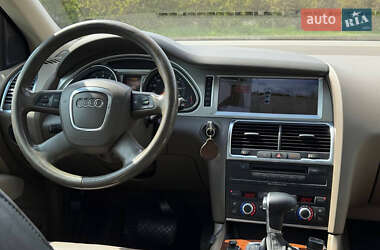 Внедорожник / Кроссовер Audi Q7 2007 в 