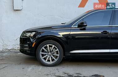 Внедорожник / Кроссовер Audi Q7 2017 в 