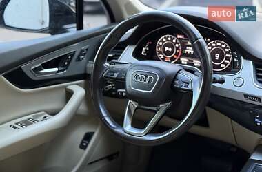Внедорожник / Кроссовер Audi Q7 2017 в 