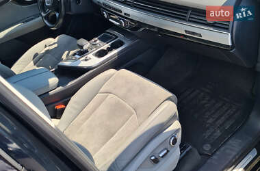 Внедорожник / Кроссовер Audi Q7 2016 в 