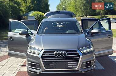 Внедорожник / Кроссовер Audi Q7 2017 в 