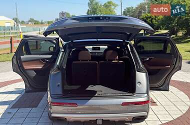 Внедорожник / Кроссовер Audi Q7 2017 в 