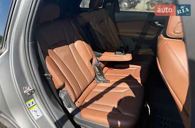 Внедорожник / Кроссовер Audi Q7 2017 в 