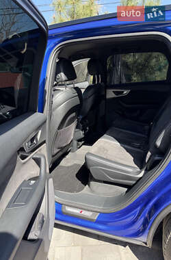 Внедорожник / Кроссовер Audi Q7 2016 в 