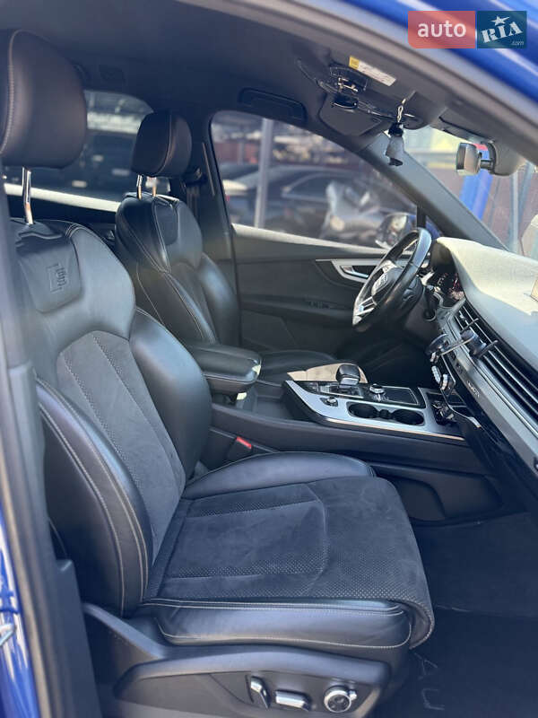 Позашляховик / Кросовер Audi Q7 2016 в Києві