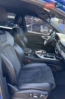 Внедорожник / Кроссовер Audi Q7 2016 в 