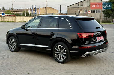 Внедорожник / Кроссовер Audi Q7 2017 в 
