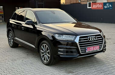 Внедорожник / Кроссовер Audi Q7 2017 в 
