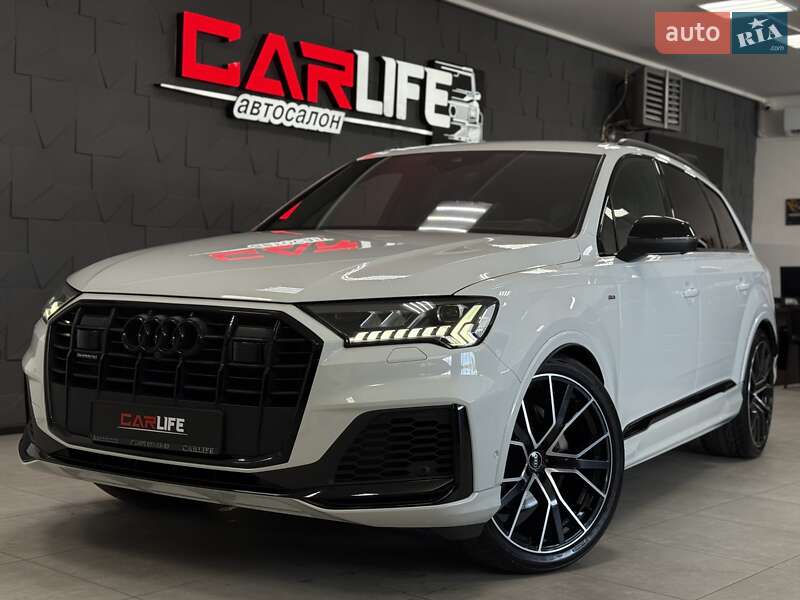 Позашляховик / Кросовер Audi Q7 2020 в 