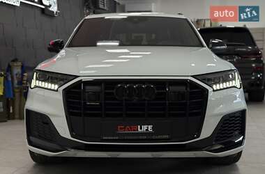 Позашляховик / Кросовер Audi Q7 2020 в 