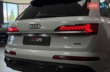 Позашляховик / Кросовер Audi Q7 2020 в 