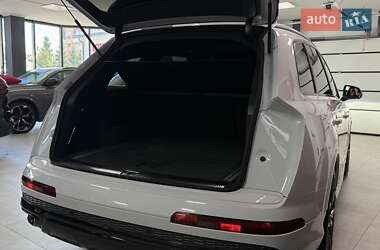 Позашляховик / Кросовер Audi Q7 2020 в 