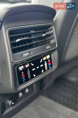 Внедорожник / Кроссовер Audi Q7 2022 в 