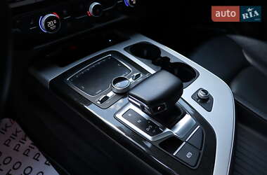 Позашляховик / Кросовер Audi Q7 2019 в 