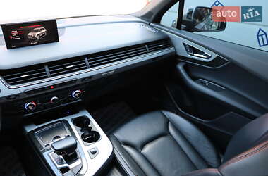 Позашляховик / Кросовер Audi Q7 2019 в 