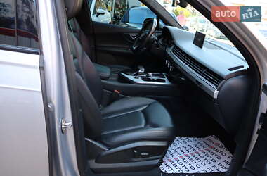 Позашляховик / Кросовер Audi Q7 2019 в 