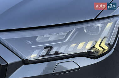 Внедорожник / Кроссовер Audi Q7 2021 в 