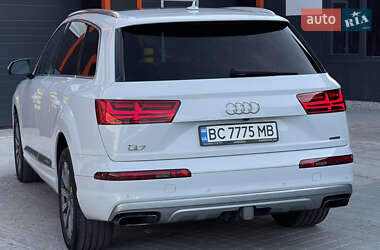 Внедорожник / Кроссовер Audi Q7 2016 в 