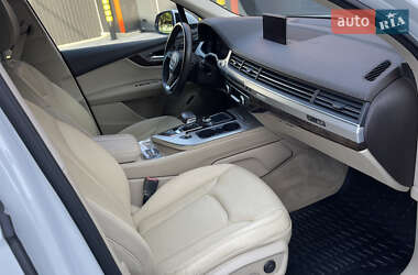 Внедорожник / Кроссовер Audi Q7 2016 в 