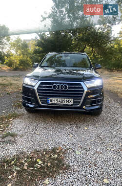 Внедорожник / Кроссовер Audi Q7 2016 в 