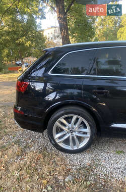 Внедорожник / Кроссовер Audi Q7 2016 в 