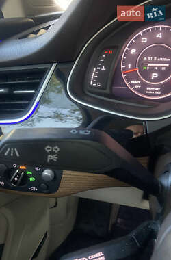 Внедорожник / Кроссовер Audi Q7 2016 в 