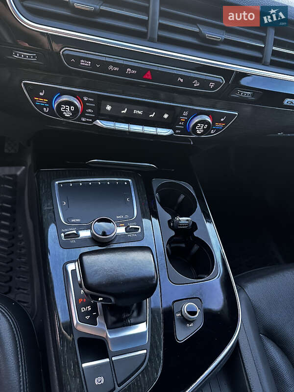 Внедорожник / Кроссовер Audi Q7 2017 в Владимире