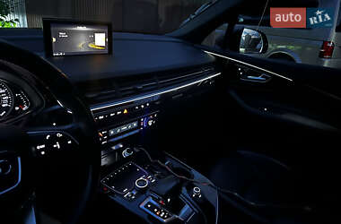 Внедорожник / Кроссовер Audi Q7 2017 в 