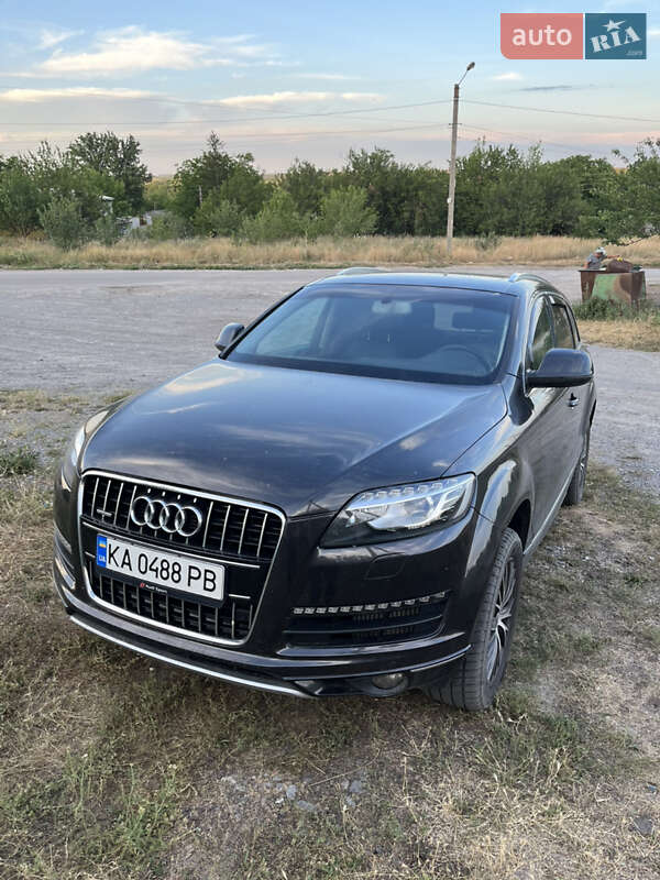 Позашляховик / Кросовер Audi Q7 2011 в 