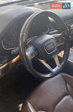 Внедорожник / Кроссовер Audi Q7 2016 в 